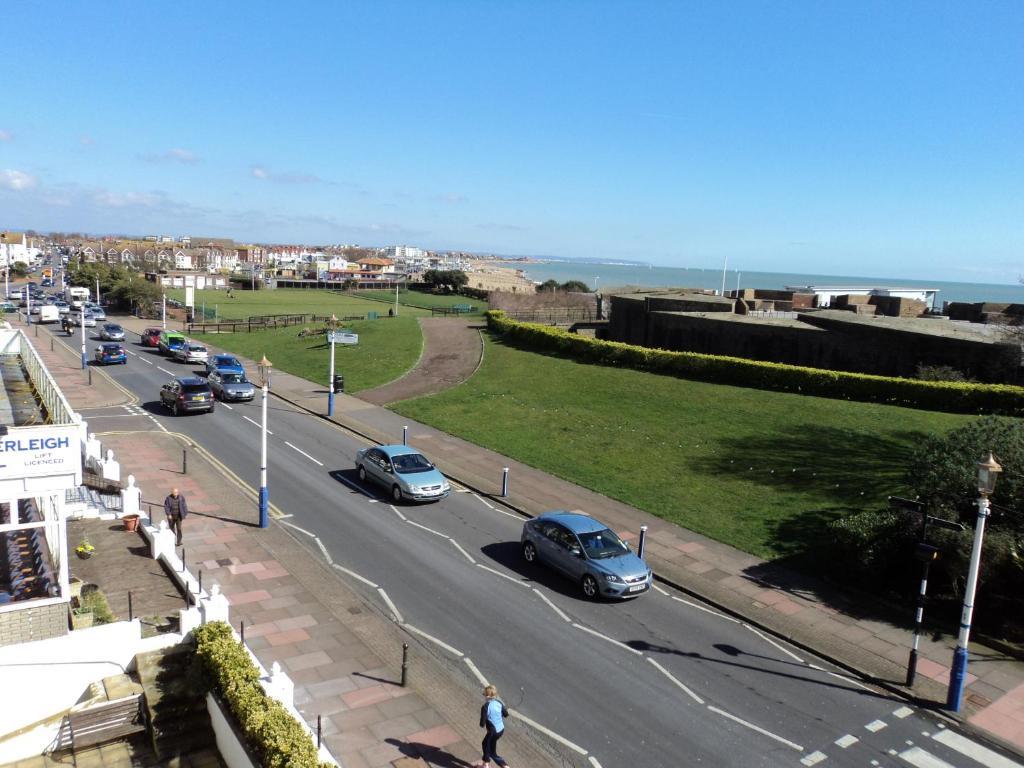 Bay Lodge Guest House Eastbourne Dış mekan fotoğraf
